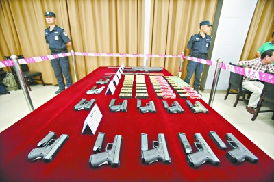 湖北破获跨国走私武器弹药案 犹如世界名枪展