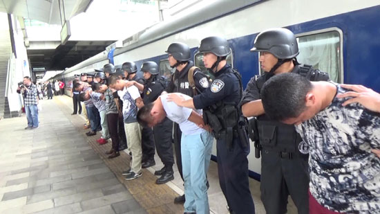 昆明铁路警方国庆黄金周期间破获公安部督办目标毒品案——缴获毒品190余千克抓获犯罪嫌疑人19人