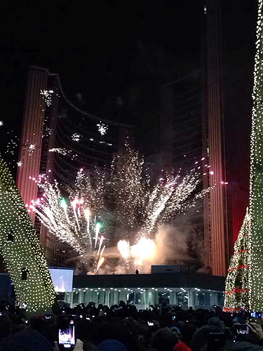 加拿大多伦多市政厅广场跨年庆典（央视网记者钟文摄）