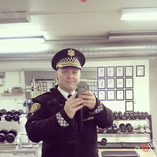 报告警察，冰岛警察在卖萌！