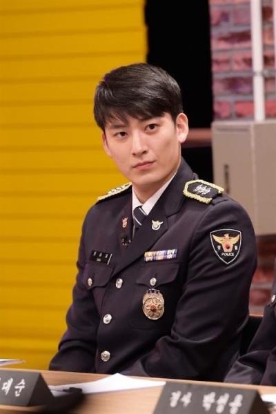 韩国“最帅警察”惹网友泪奔 曾是警厅模特