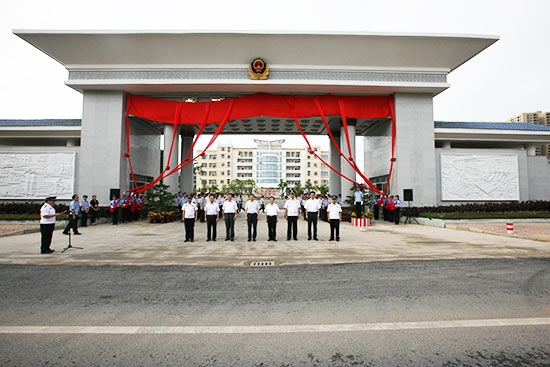 广西首所公安（警察）本科院校揭牌。图为广西警察学院揭牌仪式现场