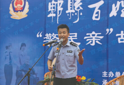 耿琦用评书向群众普法