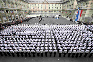 2015年9月2日,700多名法国法国警察在巴黎参加仪式。 资料图
