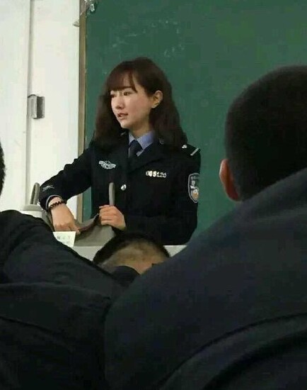 警官学院美女老师走红 长相清纯酷似韩雪