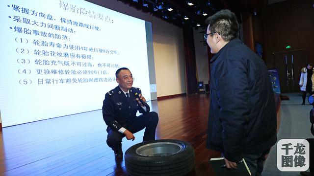 警察传授春运自驾安全教程，歹徒永远比你慌张！