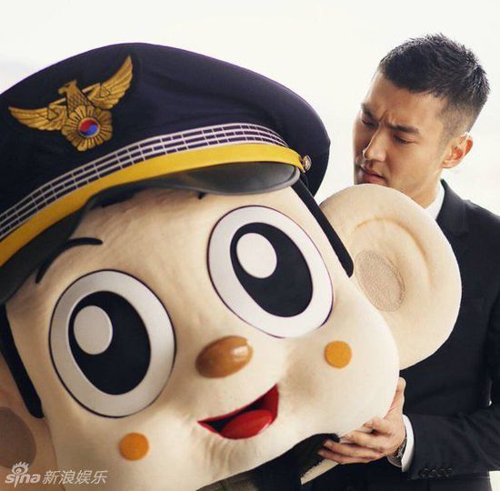 1月25日，韩国首尔地方警察厅官方公开了以义务警察身份服兵役的SJ成员崔始源为首尔警察联手Goodneighbors一起进行的“善良的举报112”活动拍摄的宣传照。