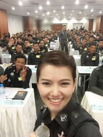 泰国警花小妹走红