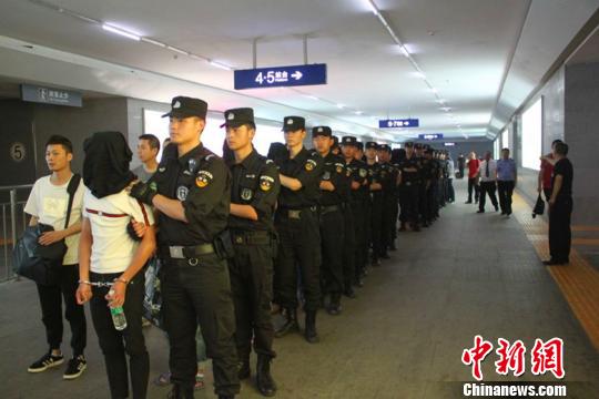 公安部督办特大网络诈骗案侦破抓获64人缴赃800余万