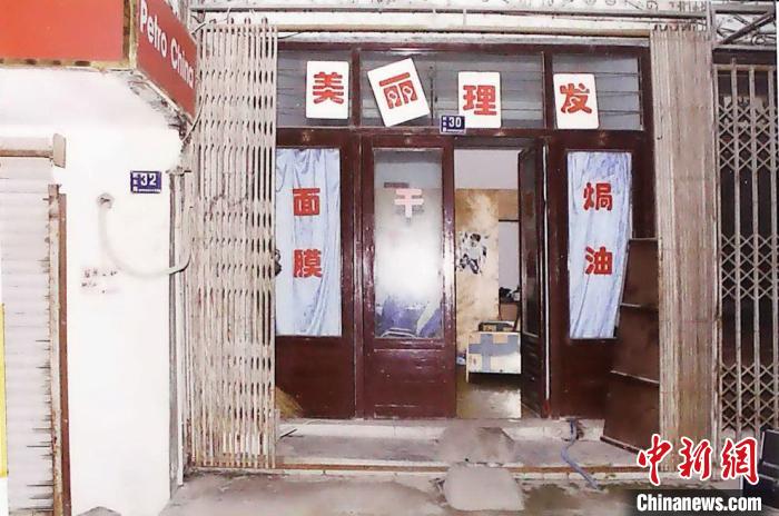 理发店抢劫杀人案现场老照片。织里公安提供 理发店抢劫杀人案现场老照片。织里公安提供