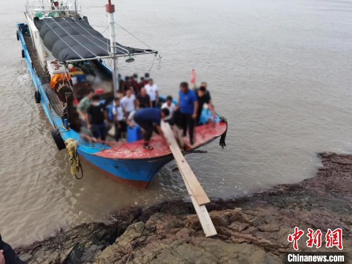 抓获现场 台州公安供图 抓获现场 台州公安供图