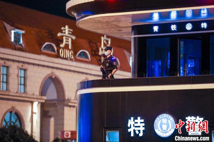 铁路公安国庆假期严打“盗抢骗”，用“警察蓝”守护“中国红”