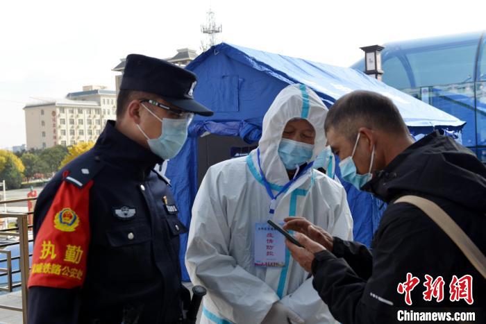 各地铁路公安机关严密防控措施守好铁路通道 公安部铁路公安局供图
