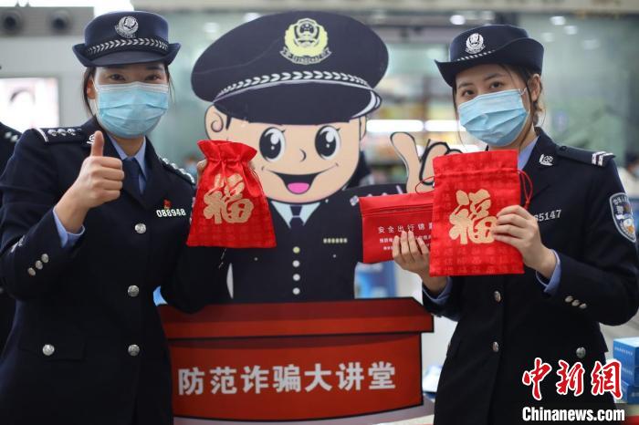 南京铁警迎接“中国人民警察节”展风采