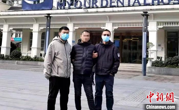 警方抓获犯罪嫌疑人。 广东省公安厅 供图 警方抓获犯罪嫌疑人。 广东省公安厅 供图