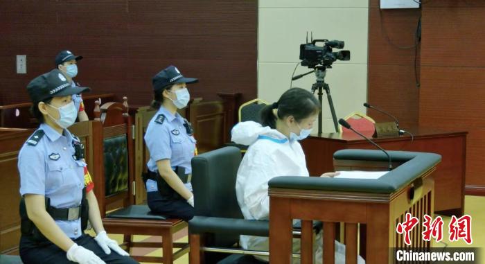 图为8月18日的庭审视频截图 江西高院 　摄