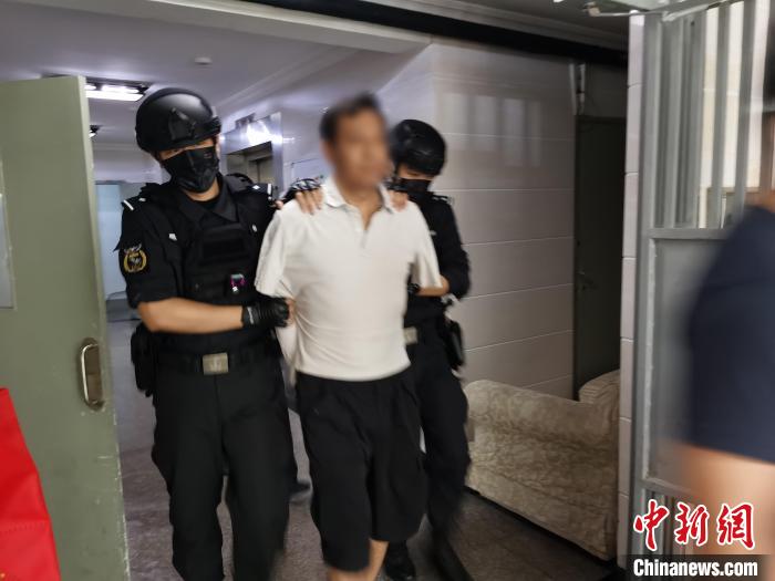 上海警方侦破“2002.8.1”抢劫邮政储蓄所案。　上海警方供图