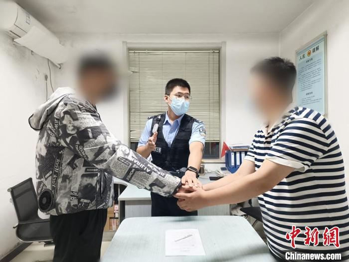 江苏徐州：派出所民警每天200公里巡逻路换来百姓心中平安福