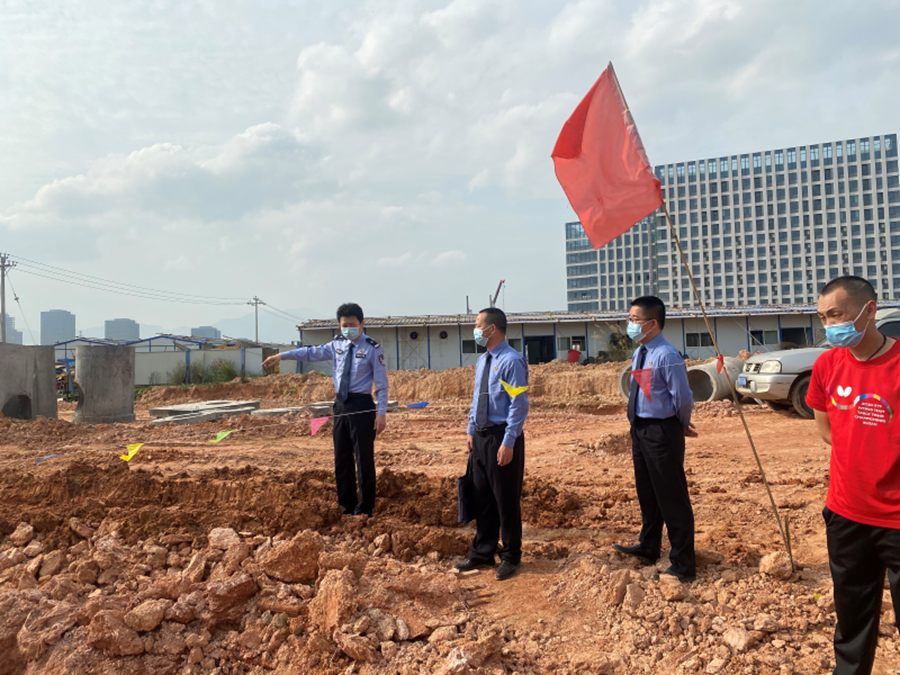 集美区人民检察院调查违法侵占集体农用地行为（资料图）。集美区委政法委供图