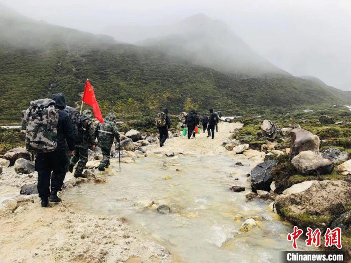 西藏山南移民警察：愿做德玛隆的一棵树