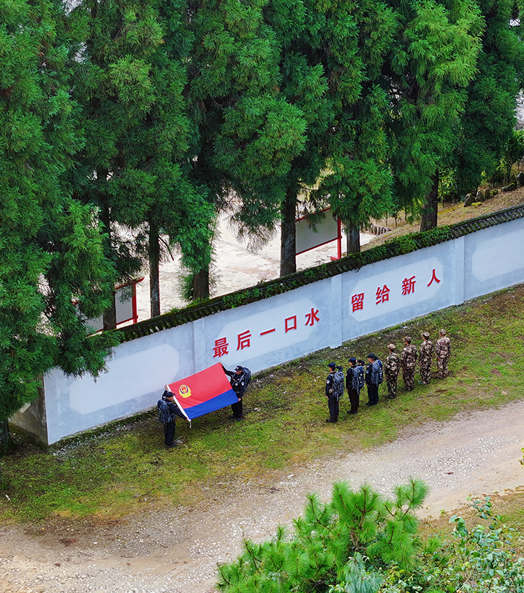 9月23日，派出所举行交接仪式。南华县公安局供图