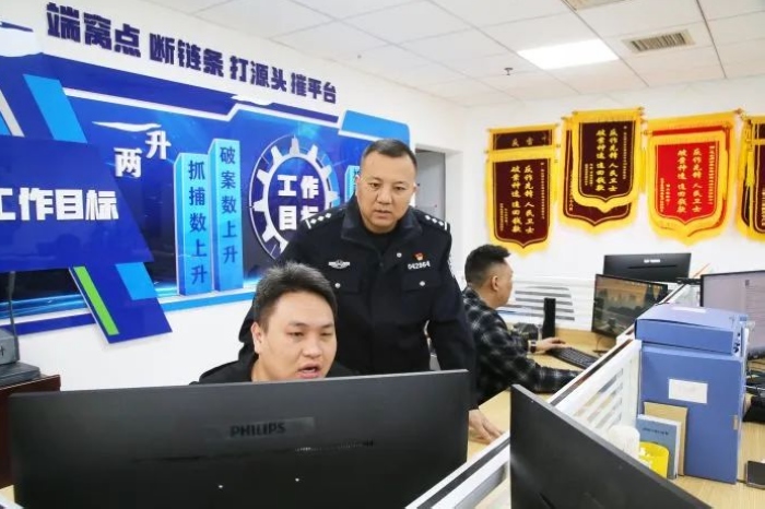周贝对被电信网络诈骗的受害人资金进行冻结止付处理.jpg