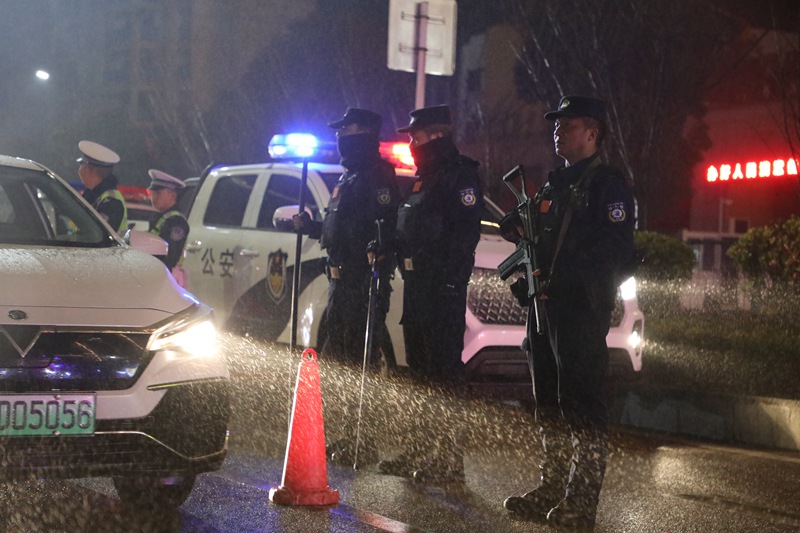 4、特巡警、交警等部门联合武装查缉。