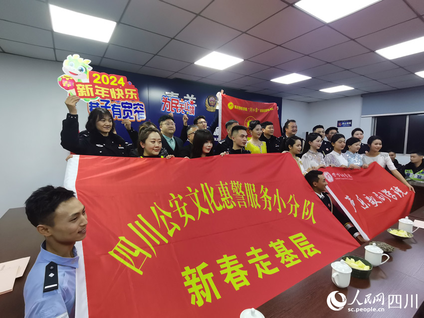 为民无止境，奋斗在基层。人民网记者 刘海天摄