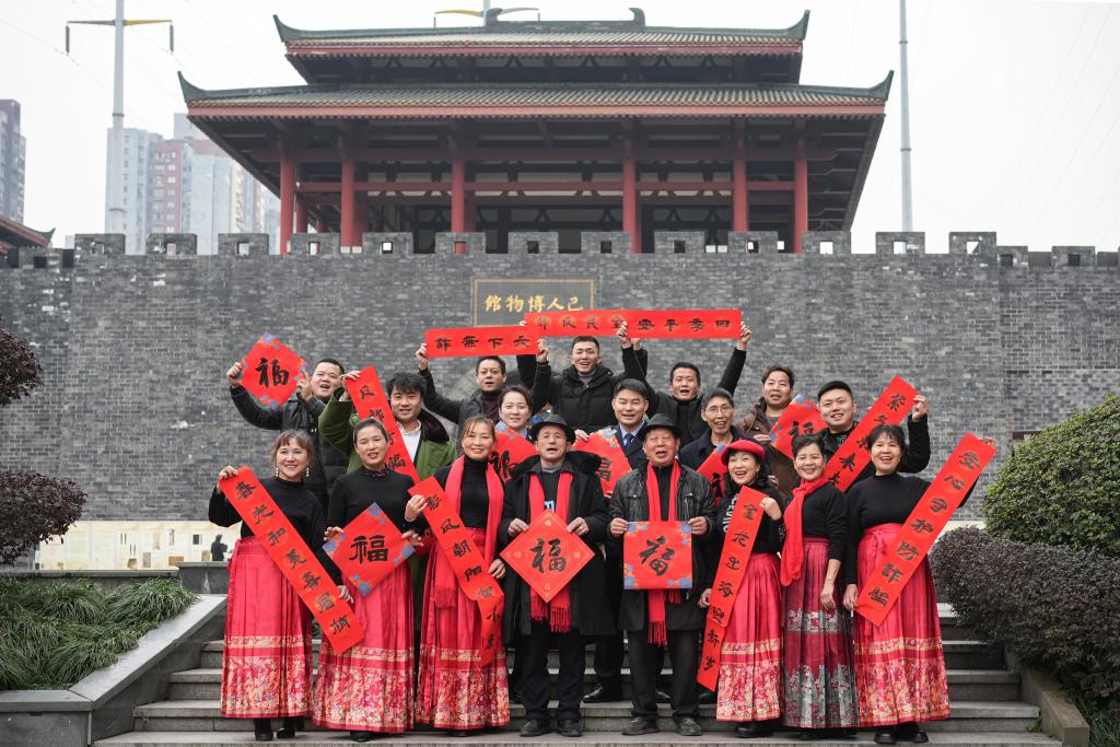 安全感十足的“平安春联”。警方供图