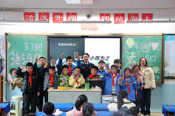 永川“拒绝校园欺凌”主题法治宣传教育课。重庆市公安局治安总队供图