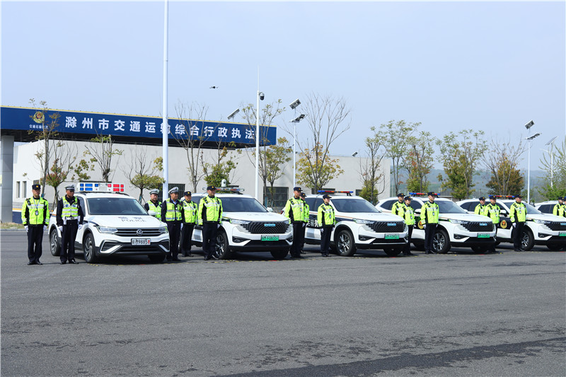 参与演练人员整装待发。钟雯雯摄