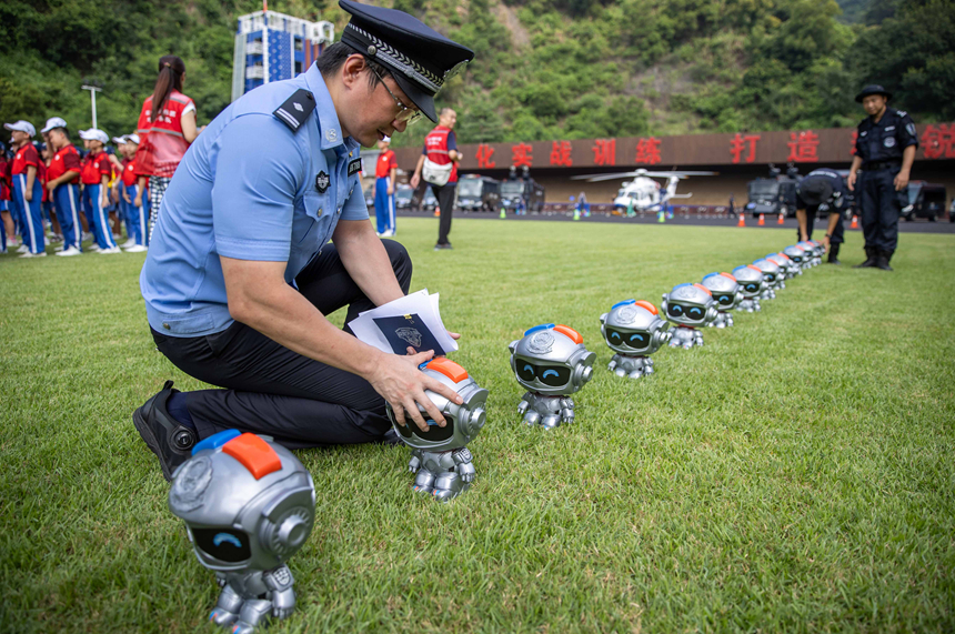 “深小警”首次亮相。深圳公安供图