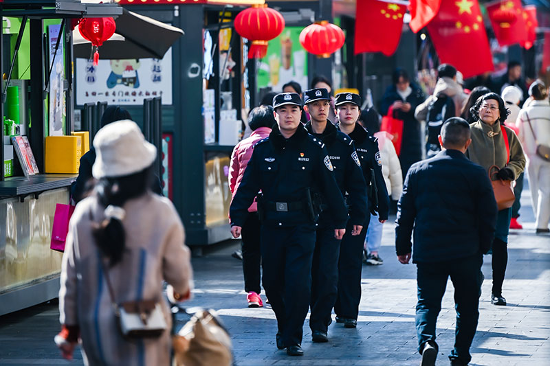 民警在巡逻。云南省公安厅新闻宣传处供图