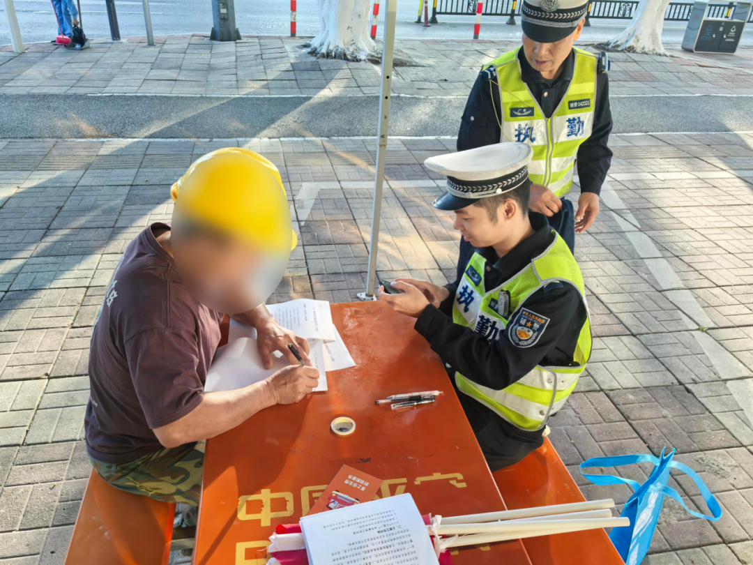 针对电动自行车驾驶人实施轻微交通违法行为,广州市推行“三选一”劝导教育。广州交警供图