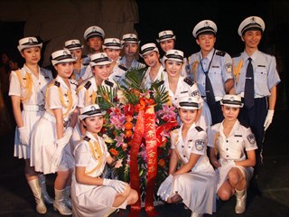 交警演出合影