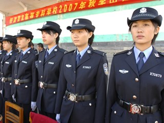 铁警女生