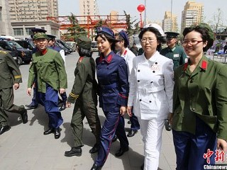 警察模特身着新中国各时期警服亮相