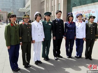 警察模特身着新中国各时期警服亮相