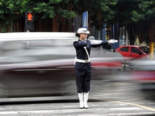 乐山市公安局女交警