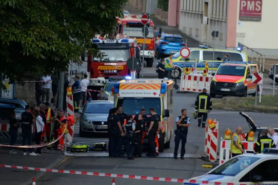 配枪被劫匪抢走 德国一名警察中弹身亡